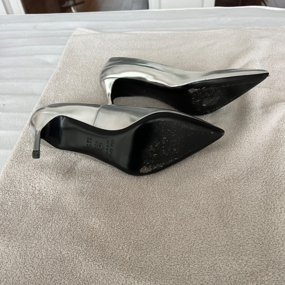 New high heeled pumps - Picture 2 of 3